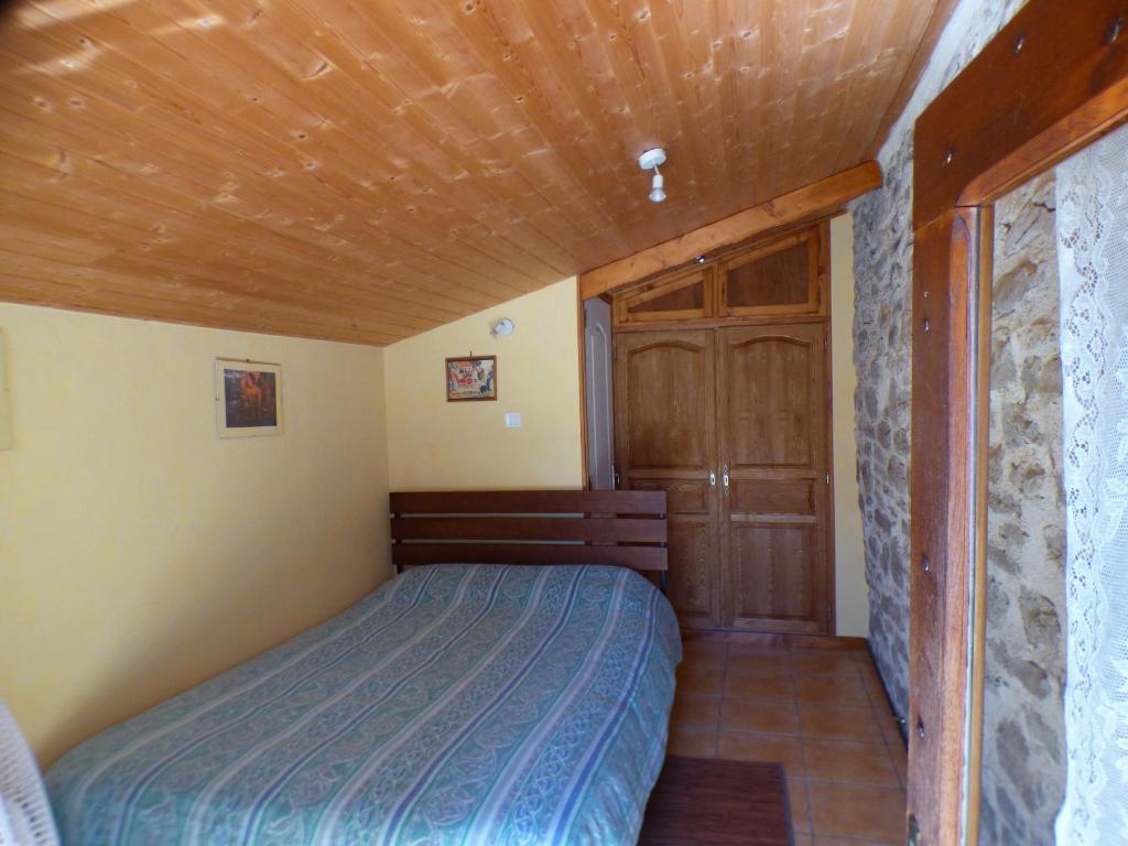 Postel nebo postele na pokoji v ubytování Les gites et chambres d'hôtes du Mas de bouzou
