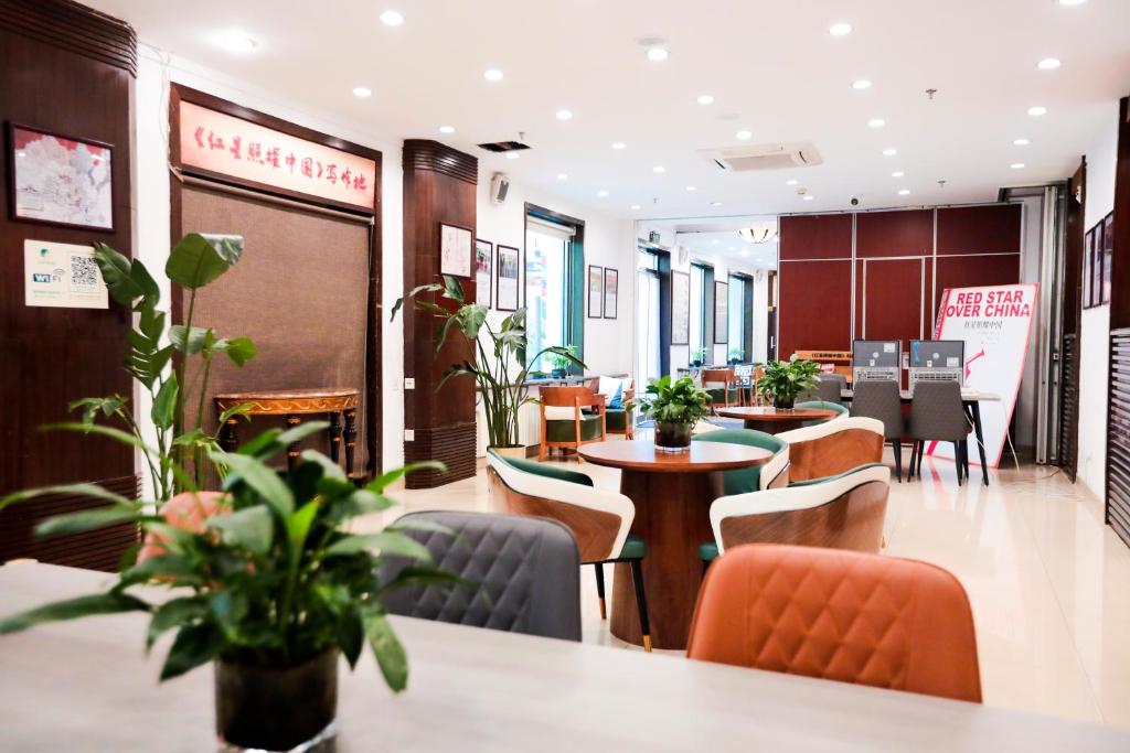 Zhong An Hotel Beijing Former Residence of Journalist Edgar Snow -Free laundry service,Free freshly ground coffee,Provide tourism and ticketing service ,English service ,Near Tian'AnMen Forbidden City,Wangfujing walking streetにあるシーティングエリア
