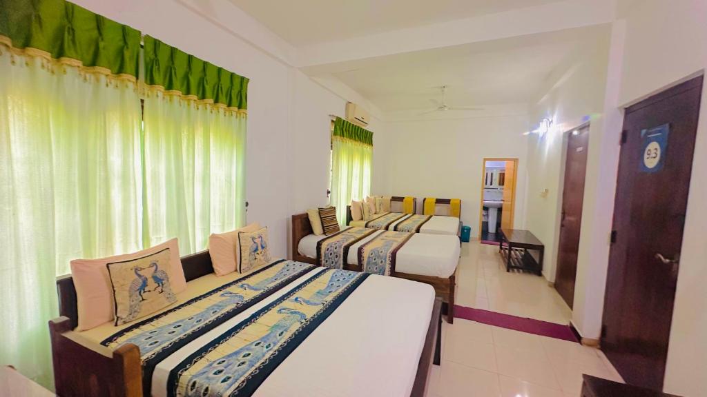 New Peacock Resort - 16