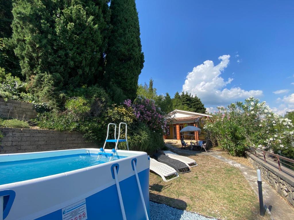 The swimming pool at or close to VILLA GHIANDARE