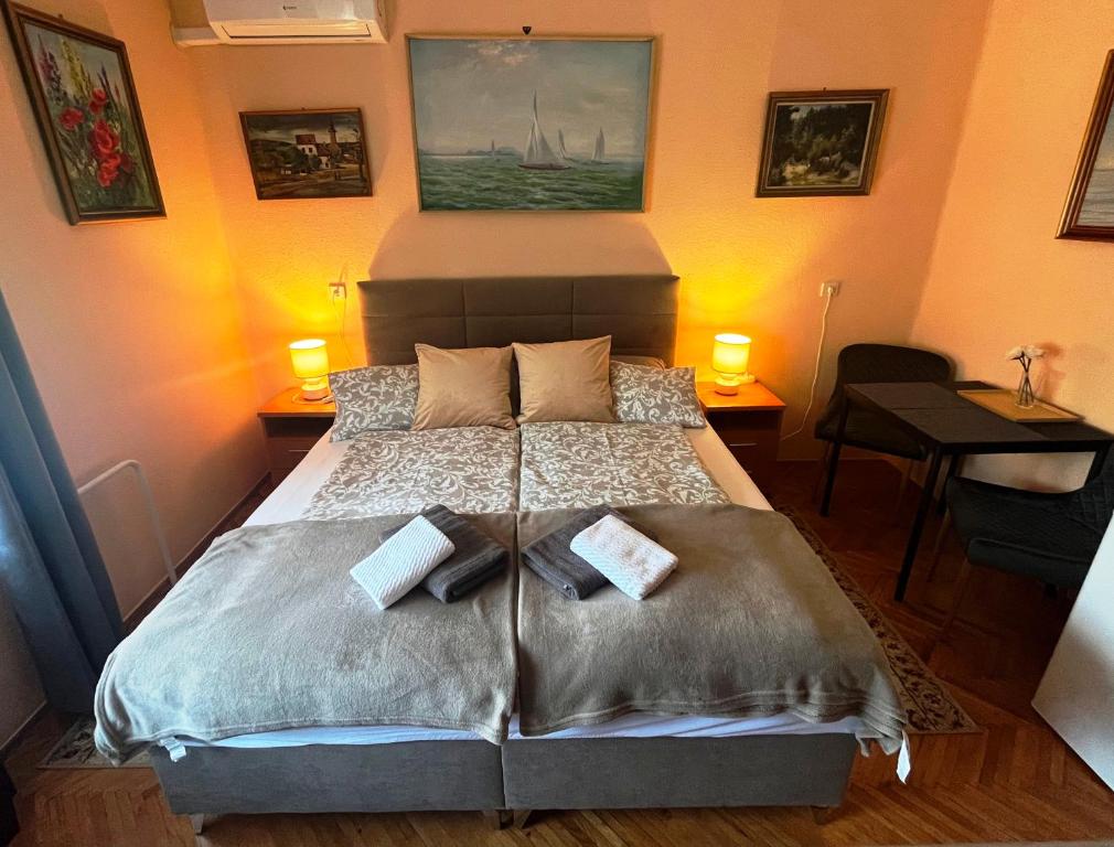 Postel nebo postele na pokoji v ubytování RELAX13 Vendégház