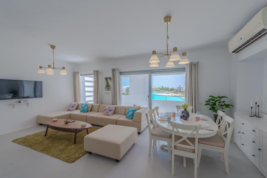 Elegant 3BR on Swan Lake Crystal Lagoon at Elgouna