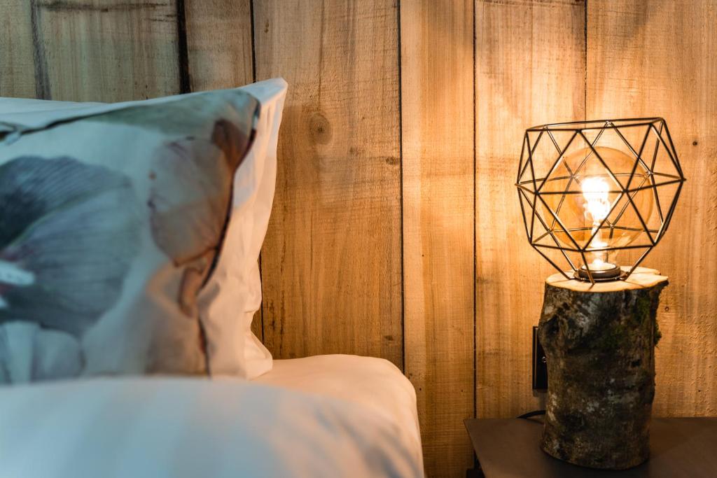 Postel nebo postele na pokoji v ubytování Drumhierny Woodland Hideaway