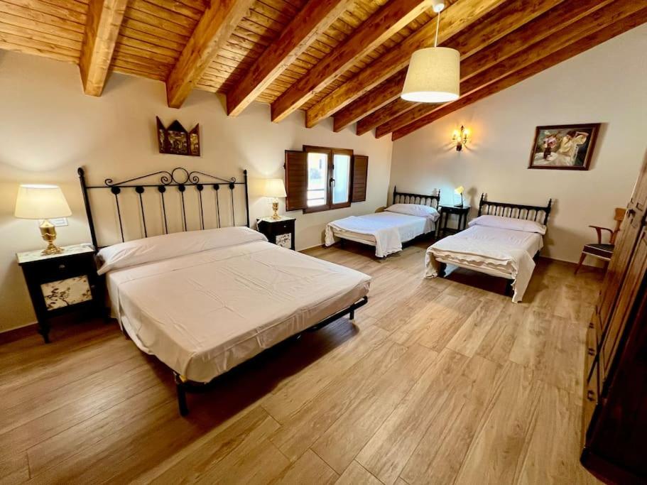 Postel nebo postele na pokoji v ubytování RAPIA Casa Rosa 1