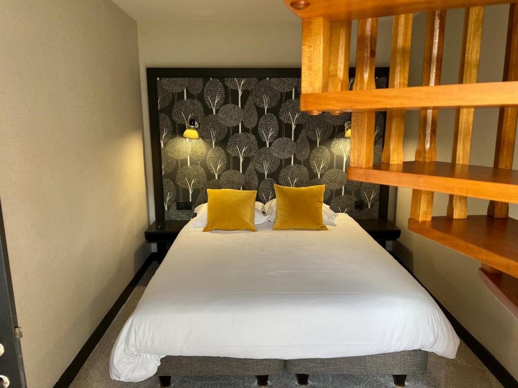 Postel nebo postele na pokoji v ubytování Hôtel Le Cobh