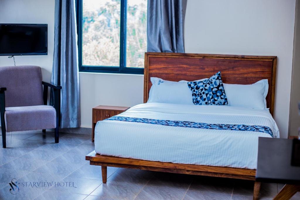 Postel nebo postele na pokoji v ubytování Starview Hotel Kampala