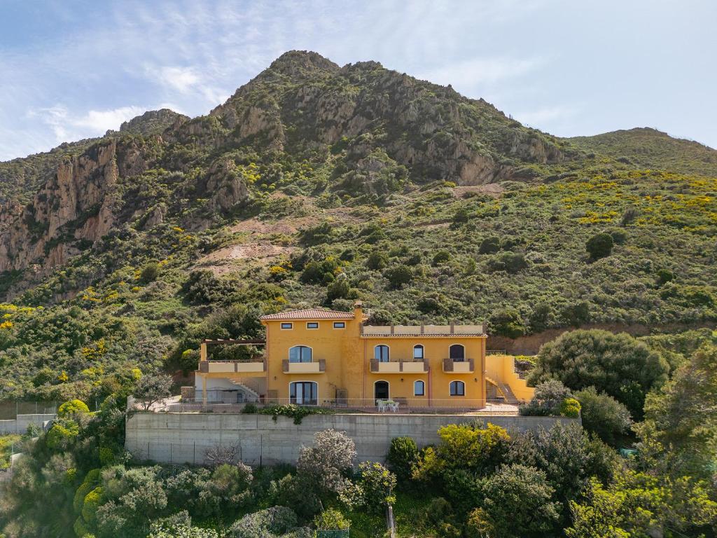 Nespecifikovaný výhled na hory nebo výhled na hory při pohledu z bed and breakfast