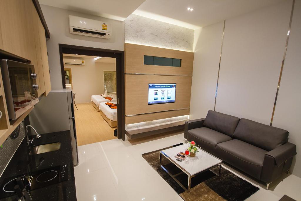 TV a/nebo společenská místnost v ubytování Platinum Hotel and Apartments
