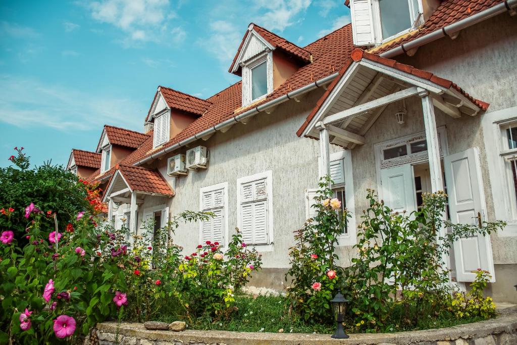 FüstiFecske Apartmanház 8241 Aszófő, Balaton utca 22 kép - 1