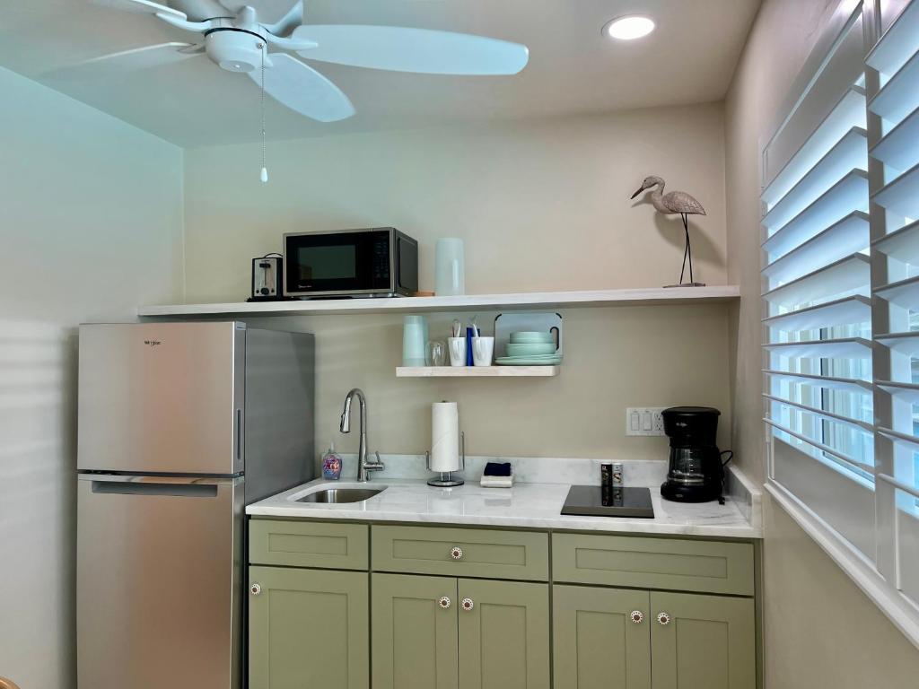 Cucina o angolo cottura di Sunshine Island Inn - Adults only