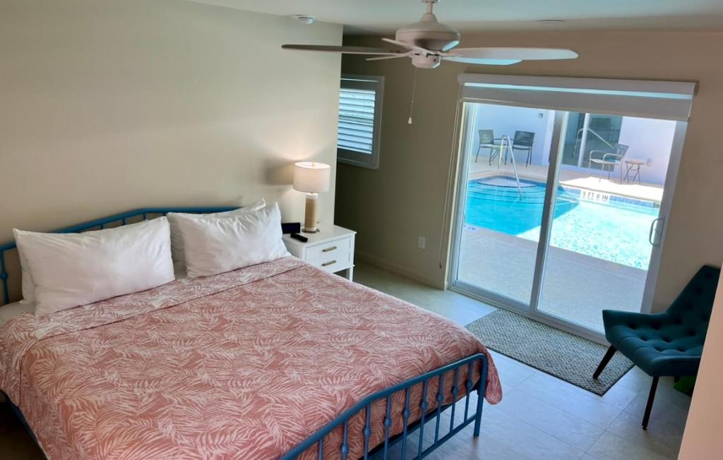 Letto o letti in una camera di Sunshine Island Inn - Adults only