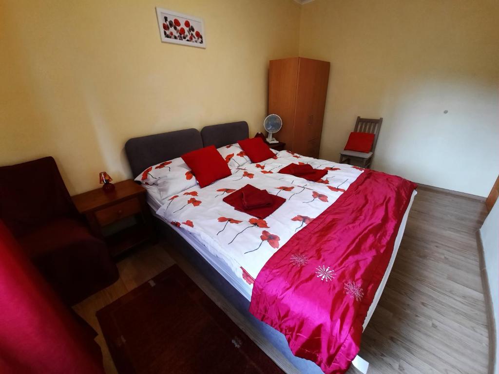 Postel nebo postele na pokoji v ubytování Kis Rigó vendégház