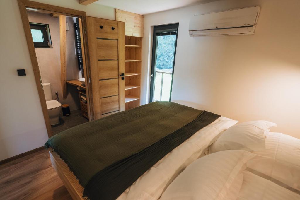 Postel nebo postele na pokoji v ubytování Natur Resort Jetřichovice