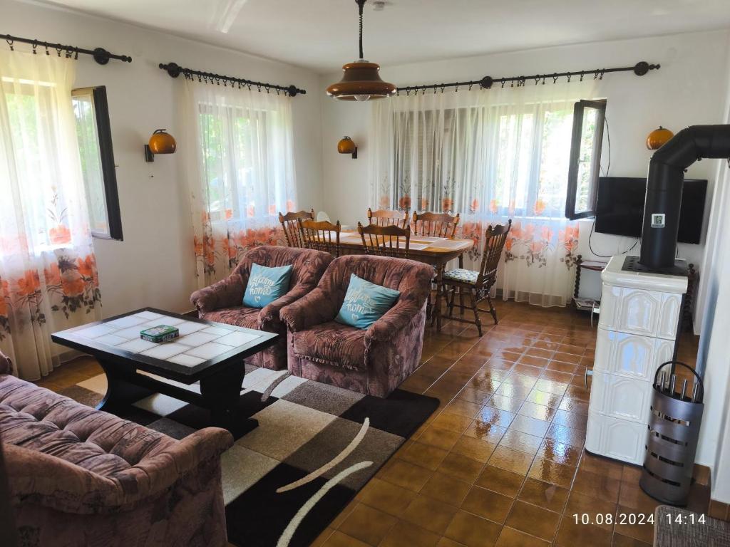 Kuchyňa alebo kuchynka v ubytovaní Pelikan Apartman, strand 60 meter