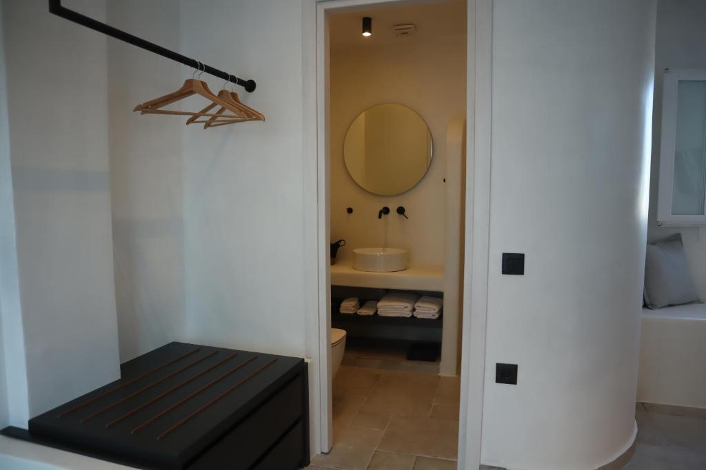 Koupelna v ubytování Santozen Suites