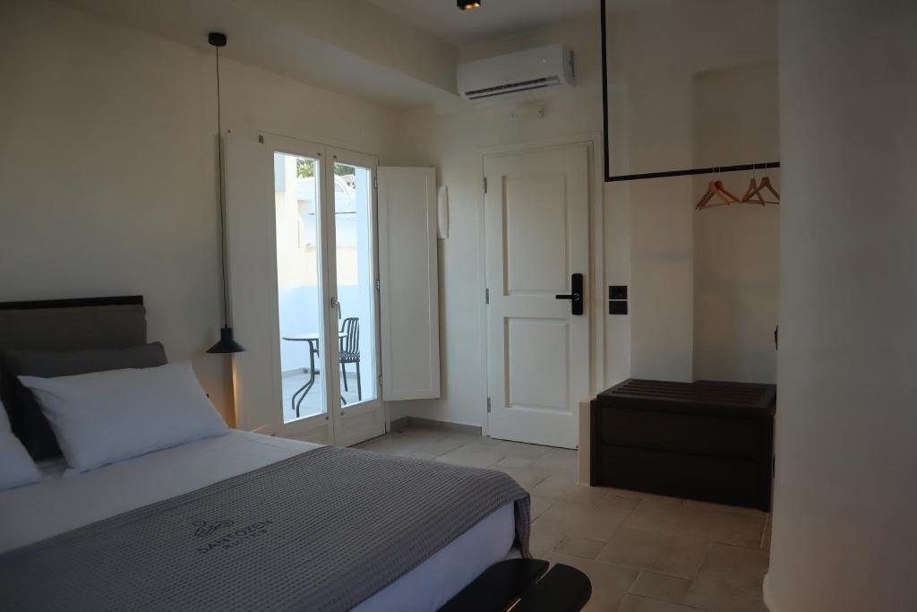 Postel nebo postele na pokoji v ubytování Santozen Suites