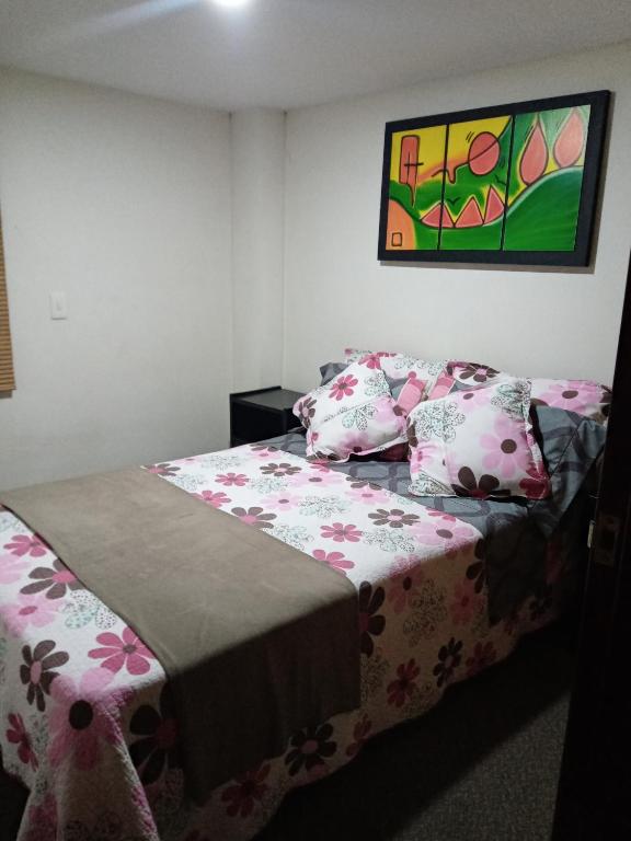Voodi või voodid majutusasutuse Habitaciones en Edificio Ginebra Manizales toas