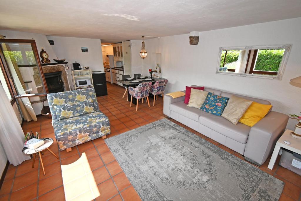 Kuchyň nebo kuchyňský kout v ubytování Beautiful small apartment with Lago Maggiore view