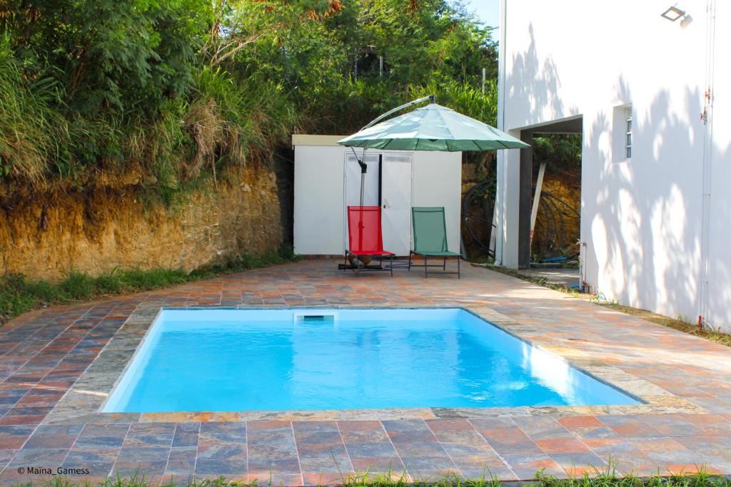 Bazén v ubytování Bas de villa F2 neuf avec terrasse et piscine nebo v jeho okolí