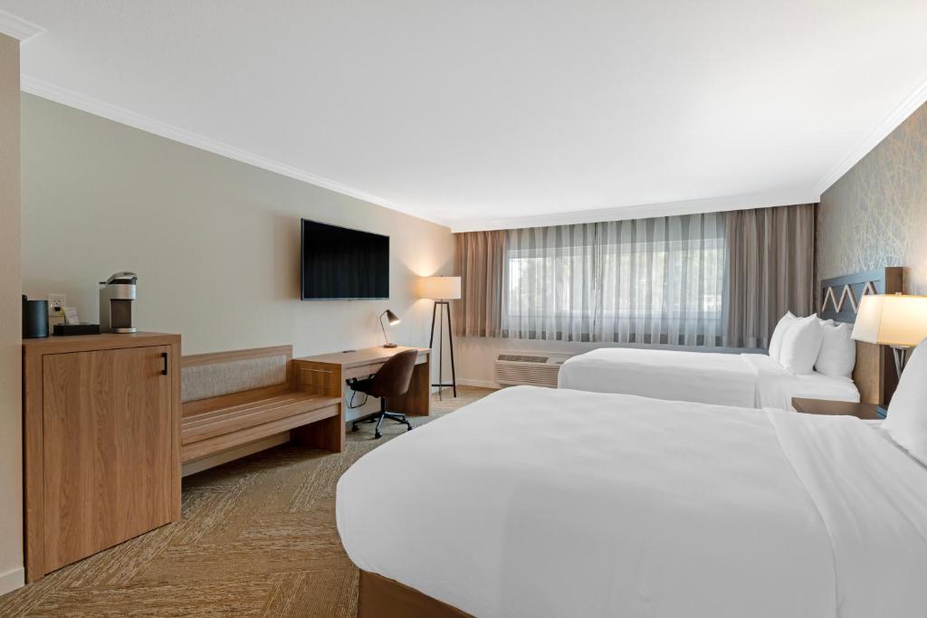Best Western Plus Inn at the Vines photo