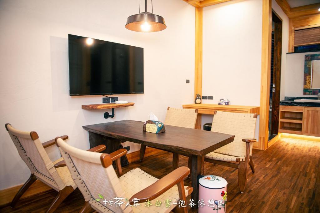 TV a/nebo společenská místnost v ubytování Alishan Hinoki B&B