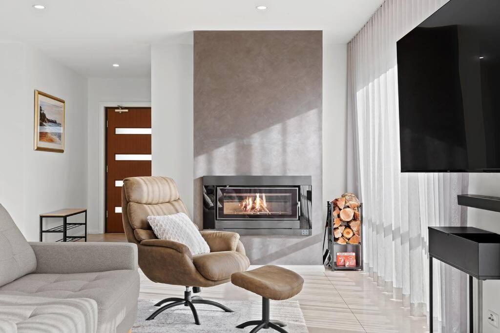 Μια τηλεόραση ή/και κέντρο ψυχαγωγίας στο Modern Family Getaway