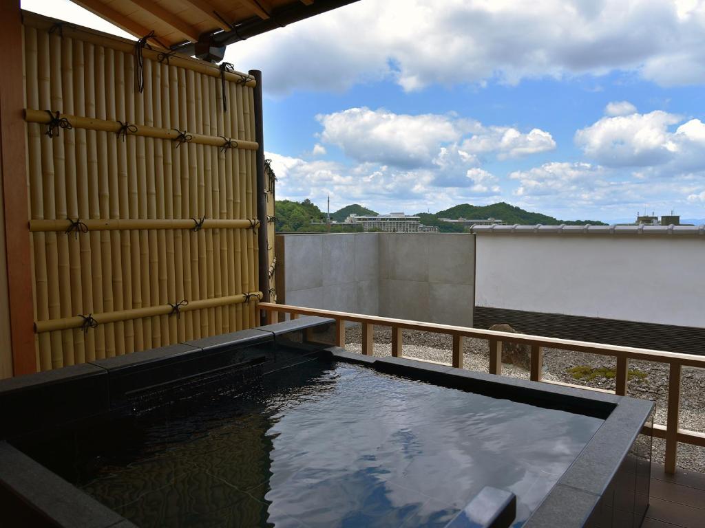 Balkón nebo terasa v ubytování Arima Onsen Taketoritei Maruyama