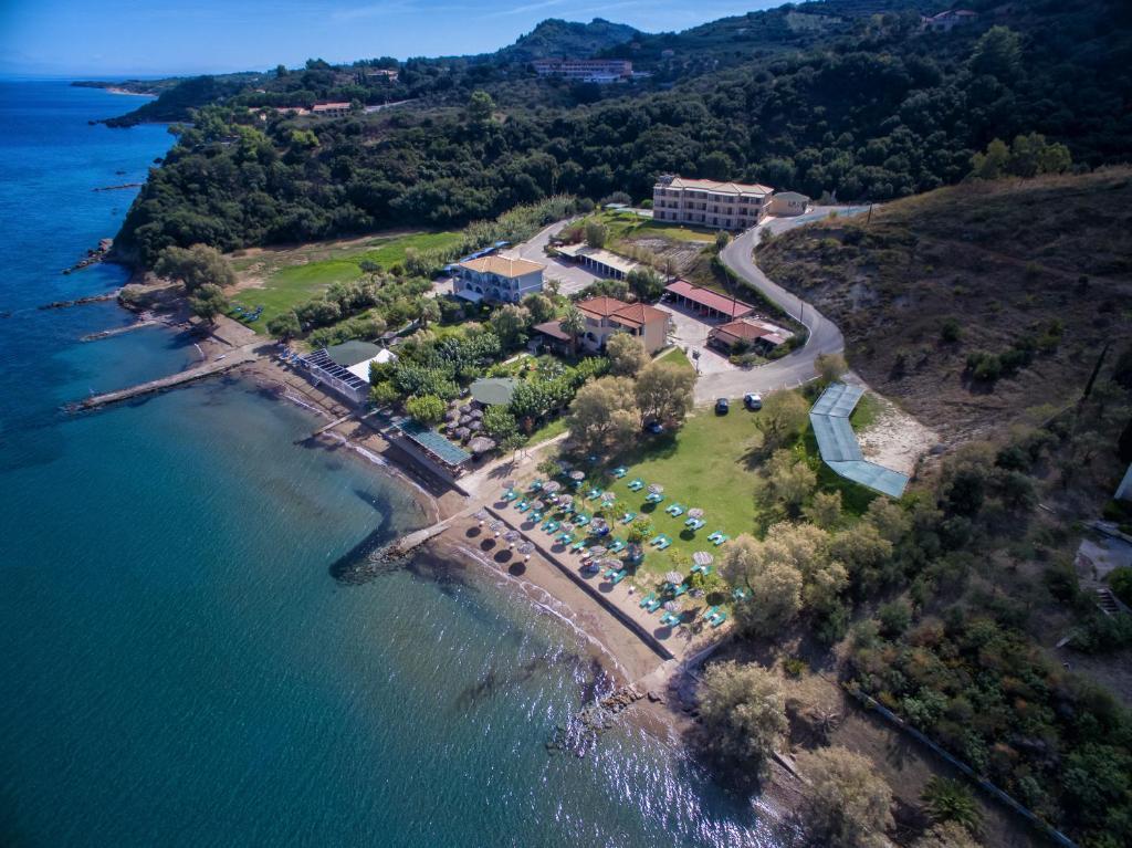 una vista aerea di un resort su un'isola in acqua di Levantino Studios & Apartments a Vasilikós