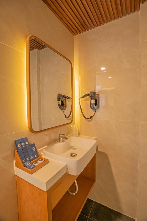 UMET Seaview Hotel with Free Airport Pick up and Drop T&C Apply - View 25