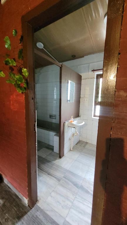 Koupelna v ubytování Karunamaya Hotel