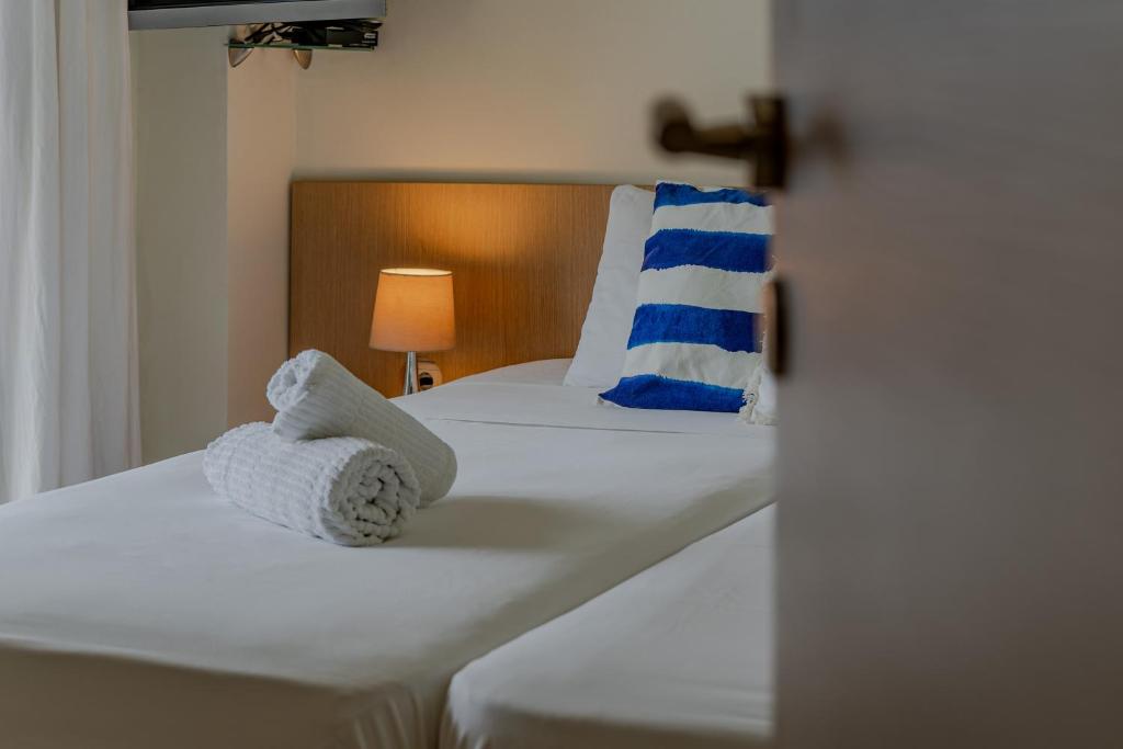 Posteľ alebo postele v izbe v ubytovaní Elounda Sunrise Villa