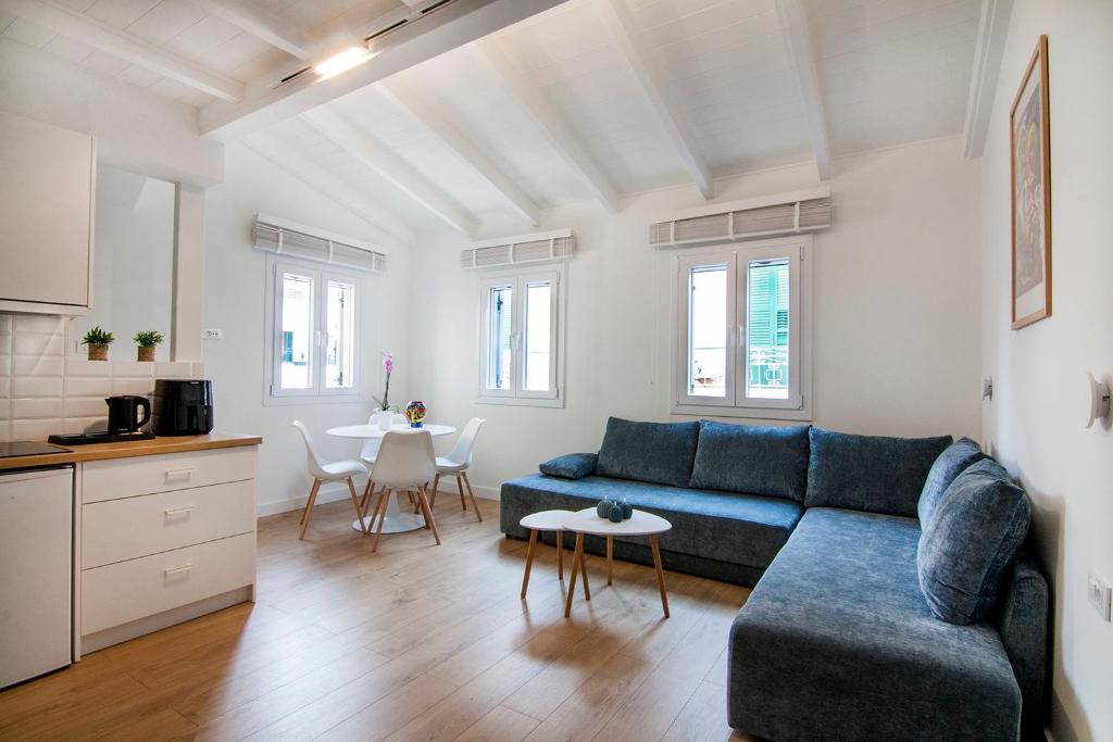 Ruang duduk di Solo Bianco Suites