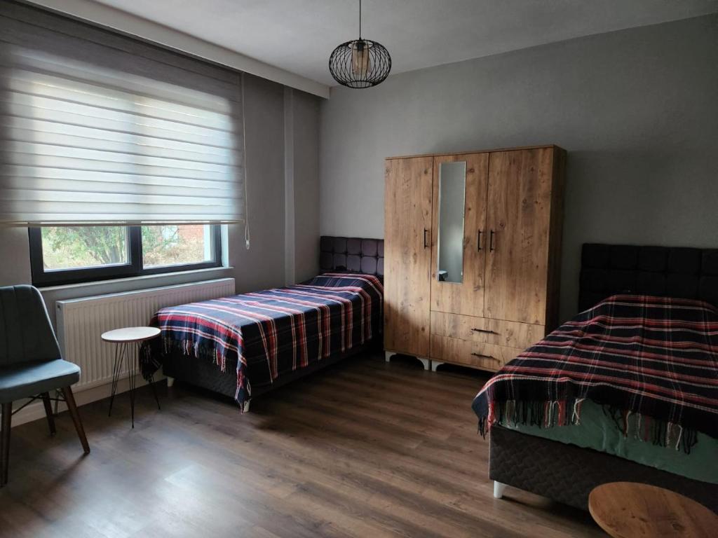 Ένα ή περισσότερα κρεβάτια σε δωμάτιο στο Kabaklı Pansiyon Apart 2