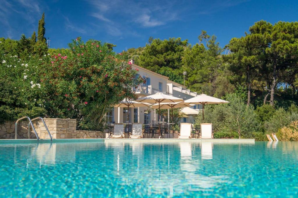 Bazén v ubytování Armonia Bay Hotel nebo v jeho okolí