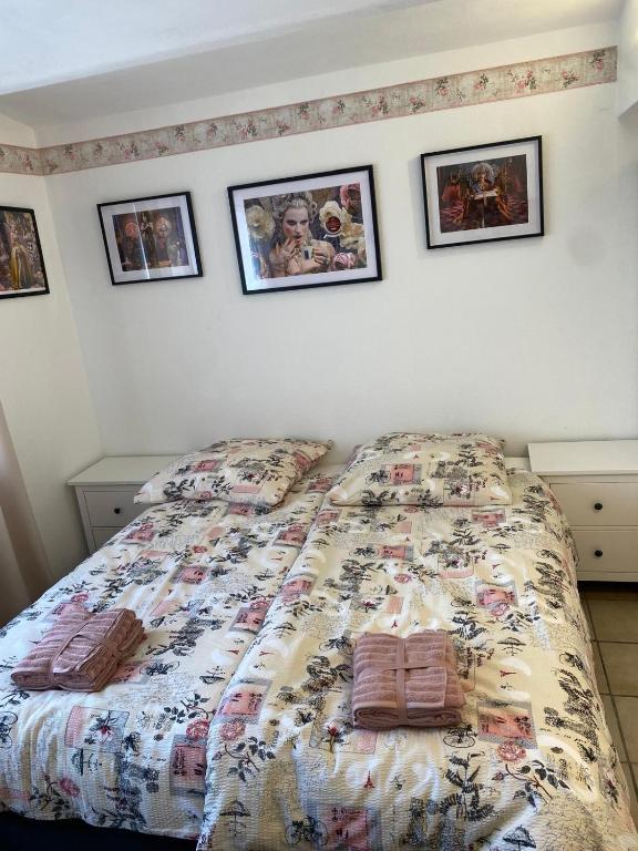 Postel nebo postele na pokoji v ubytování Hotel Adriana