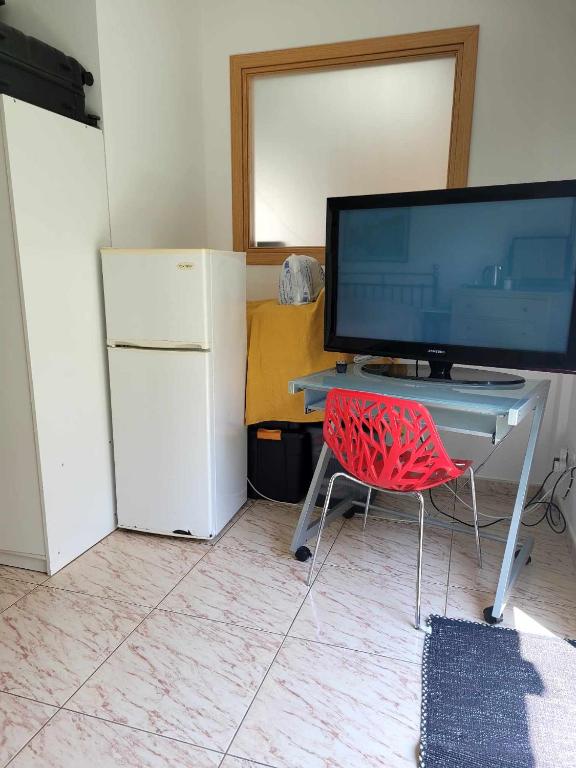 Kuchyň nebo kuchyňský kout v ubytování Μοναδικό δωμάτιο