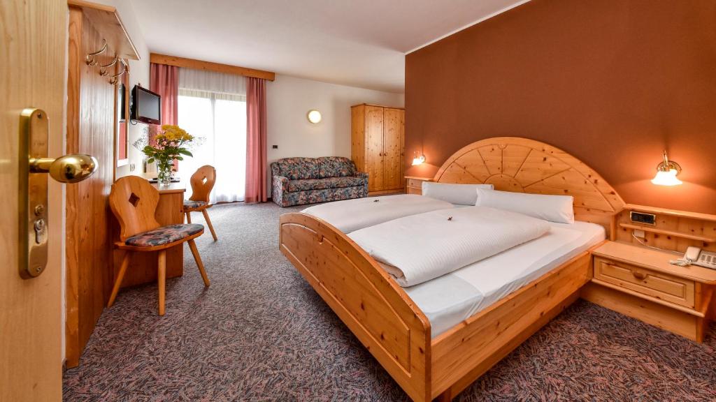 Postel nebo postele na pokoji v ubytování Hotel Föhrenhof