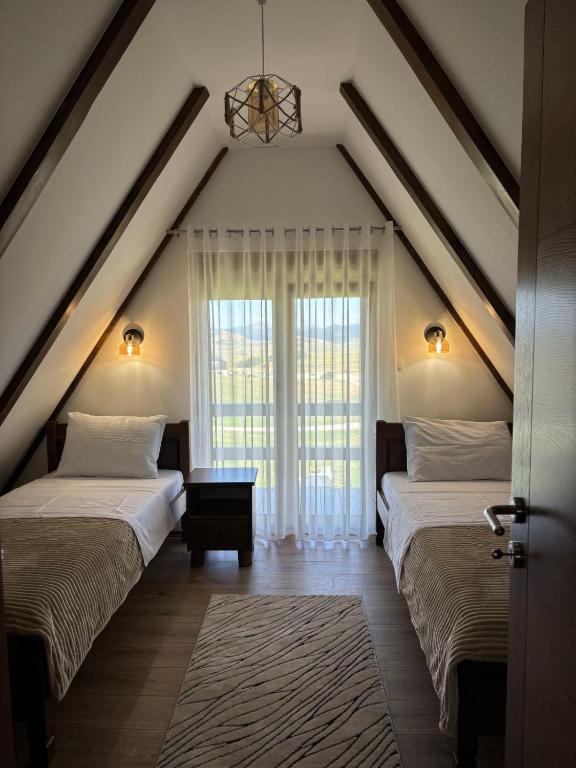 Postel nebo postele na pokoji v ubytování Village Moticki Gaj