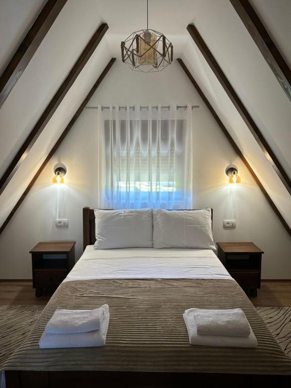 Postel nebo postele na pokoji v ubytování Village Moticki Gaj