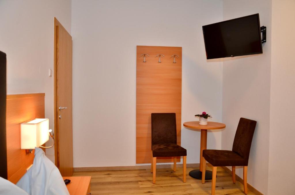 TV a/nebo společenská místnost v ubytování Gasthaus Abram