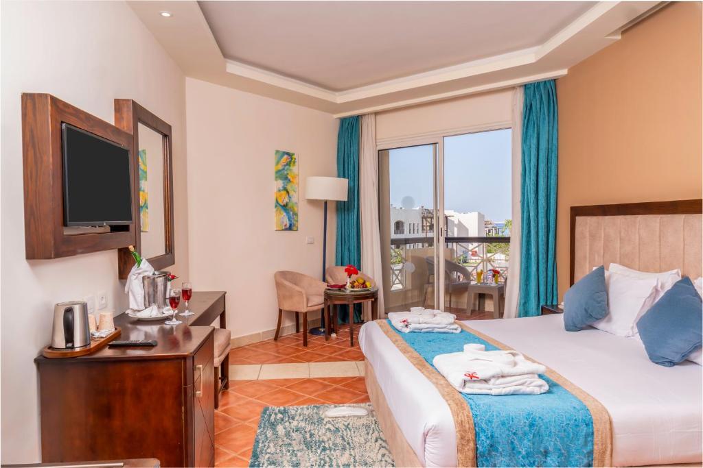 Postel nebo postele na pokoji v ubytování Ivy Cyrene Sharm Resort Adults Friendly Plus 13