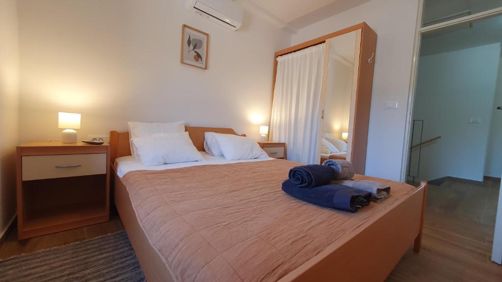 Un ou plusieurs lits dans un hébergement de l'établissement Holiday house - Dvori Vlahovici