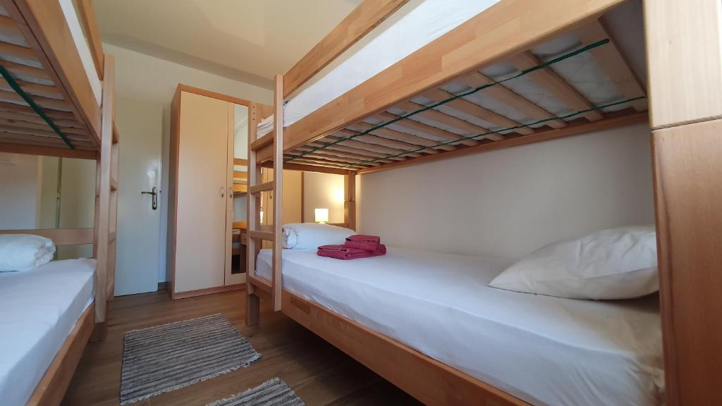 Un ou plusieurs lits dans un hébergement de l'établissement Holiday house - Dvori Vlahovici