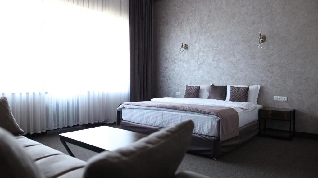Postel nebo postele na pokoji v ubytování BMG Hotel by Grigoryans Group
