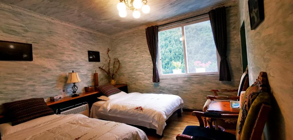 Postel nebo postele na pokoji v ubytování Kangding Guozhuang Nan Wu Hao Boutique Inn