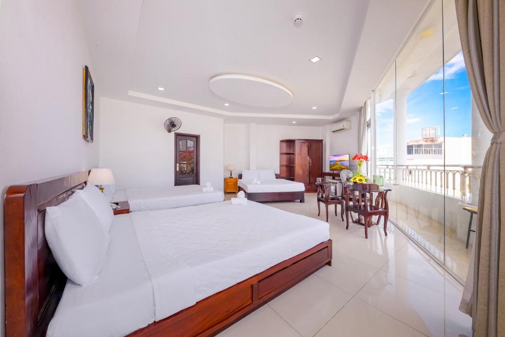 Giường trong phòng chung tại Mangolia Hotel