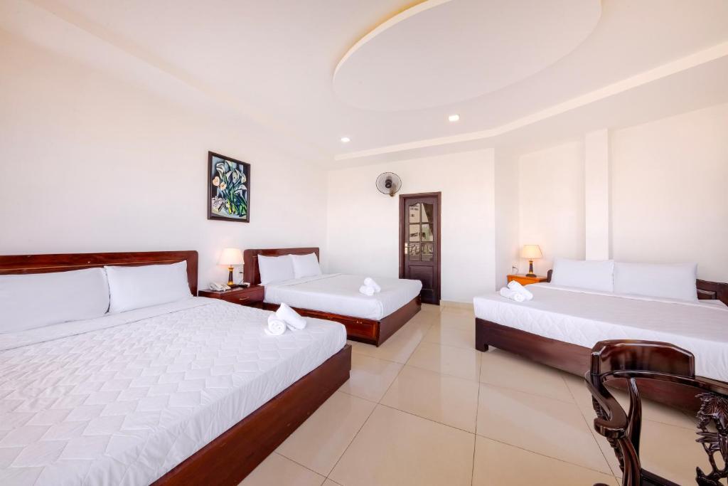 Giường trong phòng chung tại Mangolia Hotel