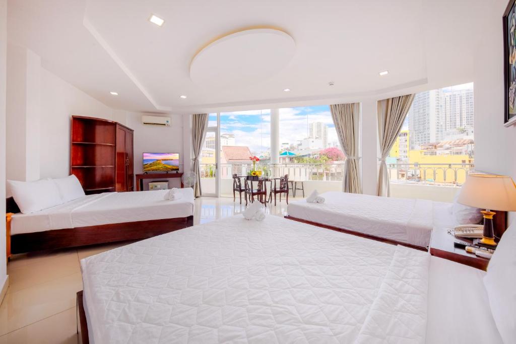 Giường trong phòng chung tại Mangolia Hotel