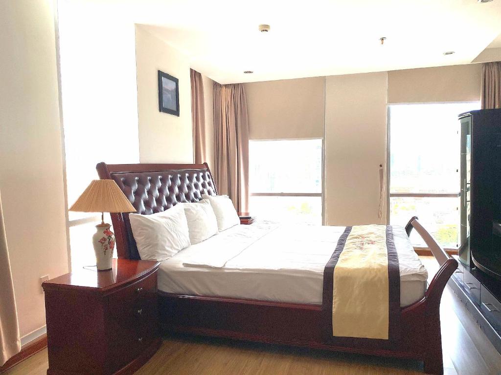 TV a/nebo společenská místnost v ubytování Nhat Linh Hotel & Suites Da Nang