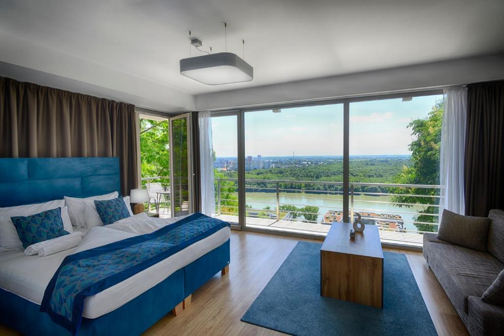 
Family Room with Terrace, Donau River View and Free parking
